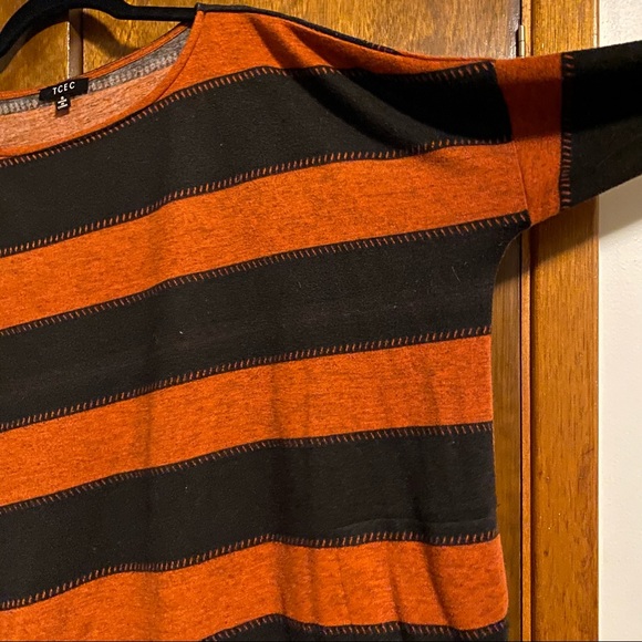 tcec Relaxed Fit Pocket Sweater - Picture 2 of 3